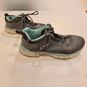 Ladies Fila Gray and Teal Sneakers sz 6